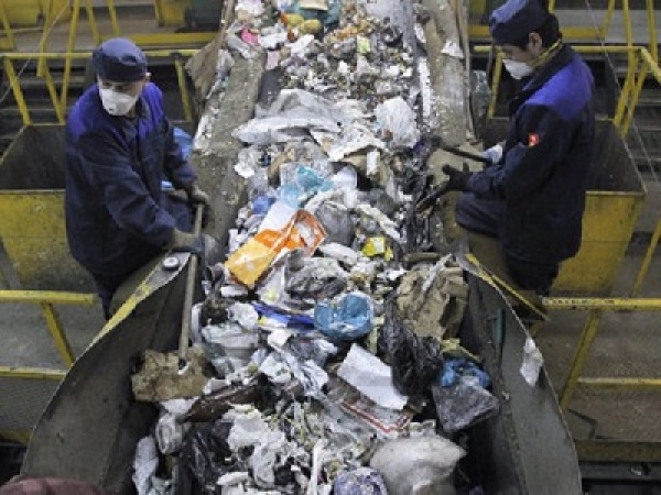 Запрет на привлечение иностранных работников может остановить мусоросортировочные комплексы на Кубани
